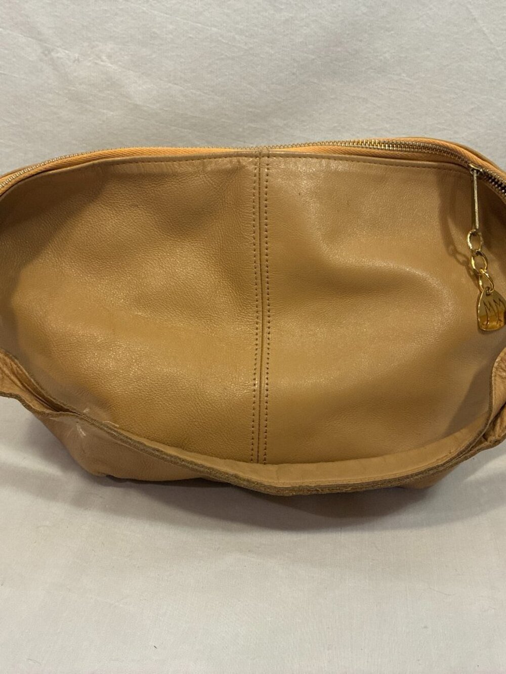 Vintage MM Morris Moskowitz Tan Leather Slouchy Hobo Shoulder Bag Charm Pull